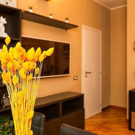 מילאנו Sunny & Updated Flat With Panoramic City View 50M From M4 Stop מראה חיצוני תמונה