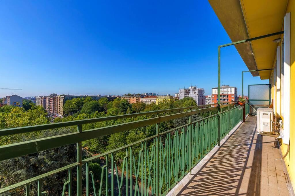 מילאנו Sunny & Updated Flat With Panoramic City View 50M From M4 Stop מראה חיצוני תמונה