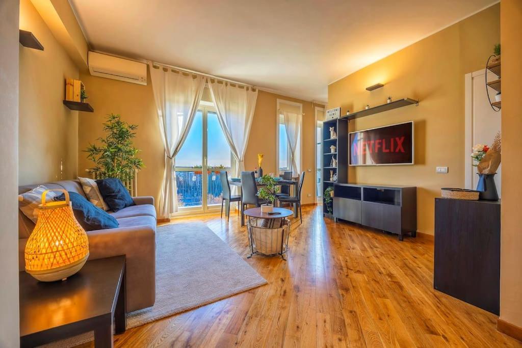 מילאנו Sunny & Updated Flat With Panoramic City View 50M From M4 Stop מראה חיצוני תמונה