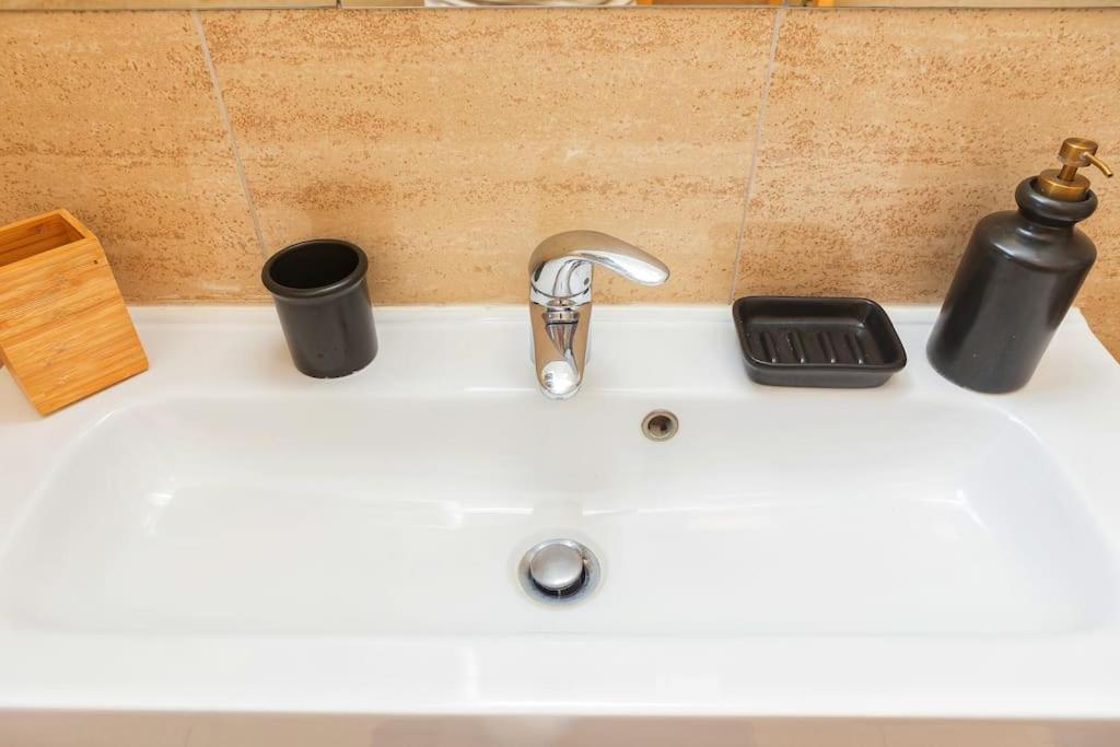 מילאנו Sunny & Updated Flat With Panoramic City View 50M From M4 Stop מראה חיצוני תמונה