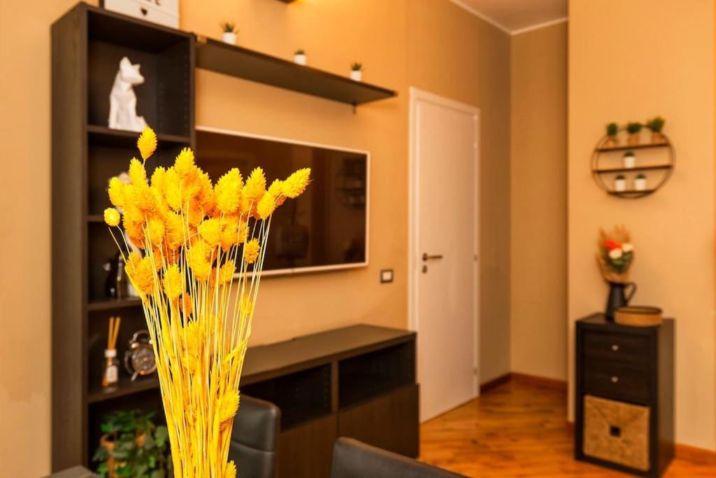 מילאנו Sunny & Updated Flat With Panoramic City View 50M From M4 Stop מראה חיצוני תמונה