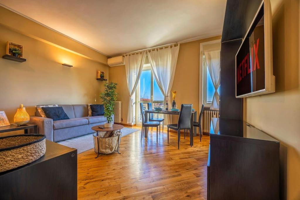 מילאנו Sunny & Updated Flat With Panoramic City View 50M From M4 Stop מראה חיצוני תמונה