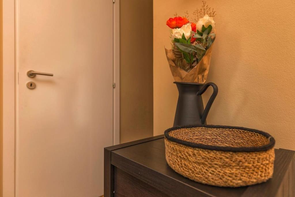 מילאנו Sunny & Updated Flat With Panoramic City View 50M From M4 Stop מראה חיצוני תמונה